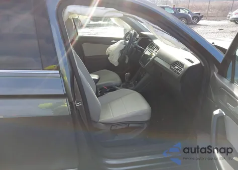 2019 Volkswagen Tiguan 2.0T Se/2.0T Sel/2.0T Sel R-Line/2.0T Sel R-Line Black z USA, uszkodzony, nr VIN 3VV2B7AX9KM013645